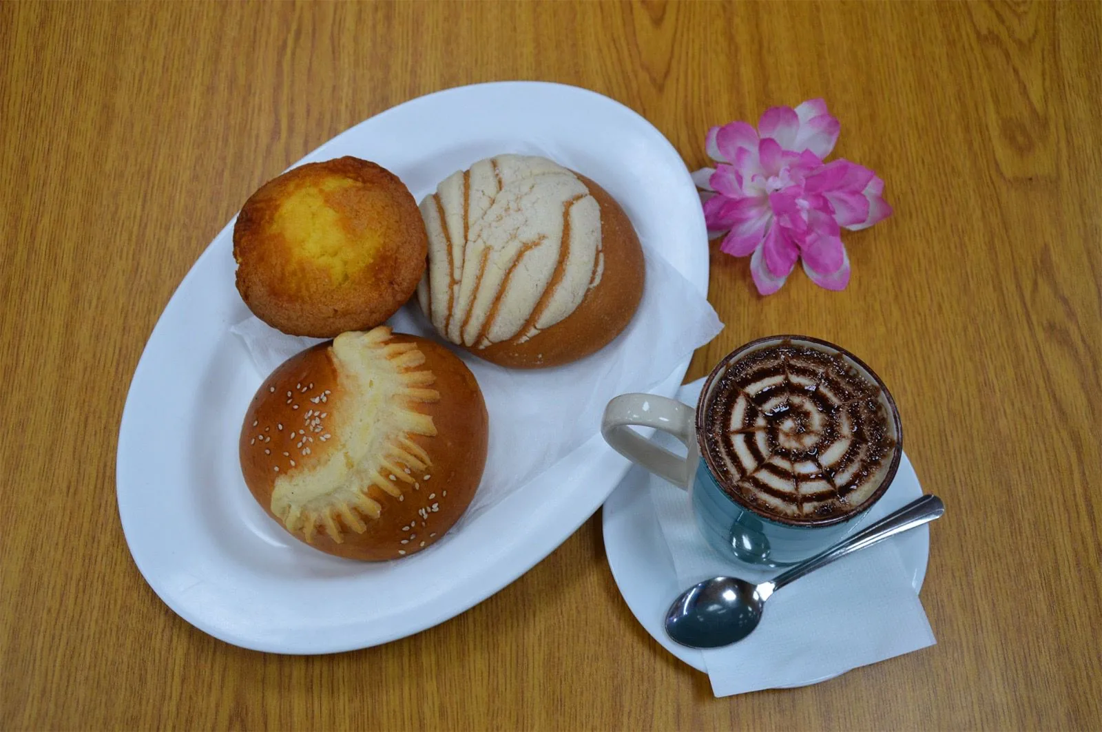 Pan dulce y café